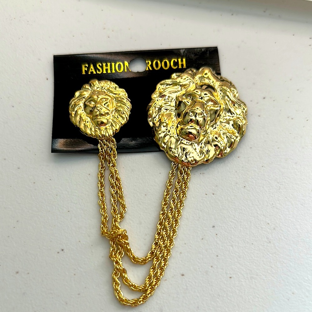 Double Lionhead Brooch Goldtone